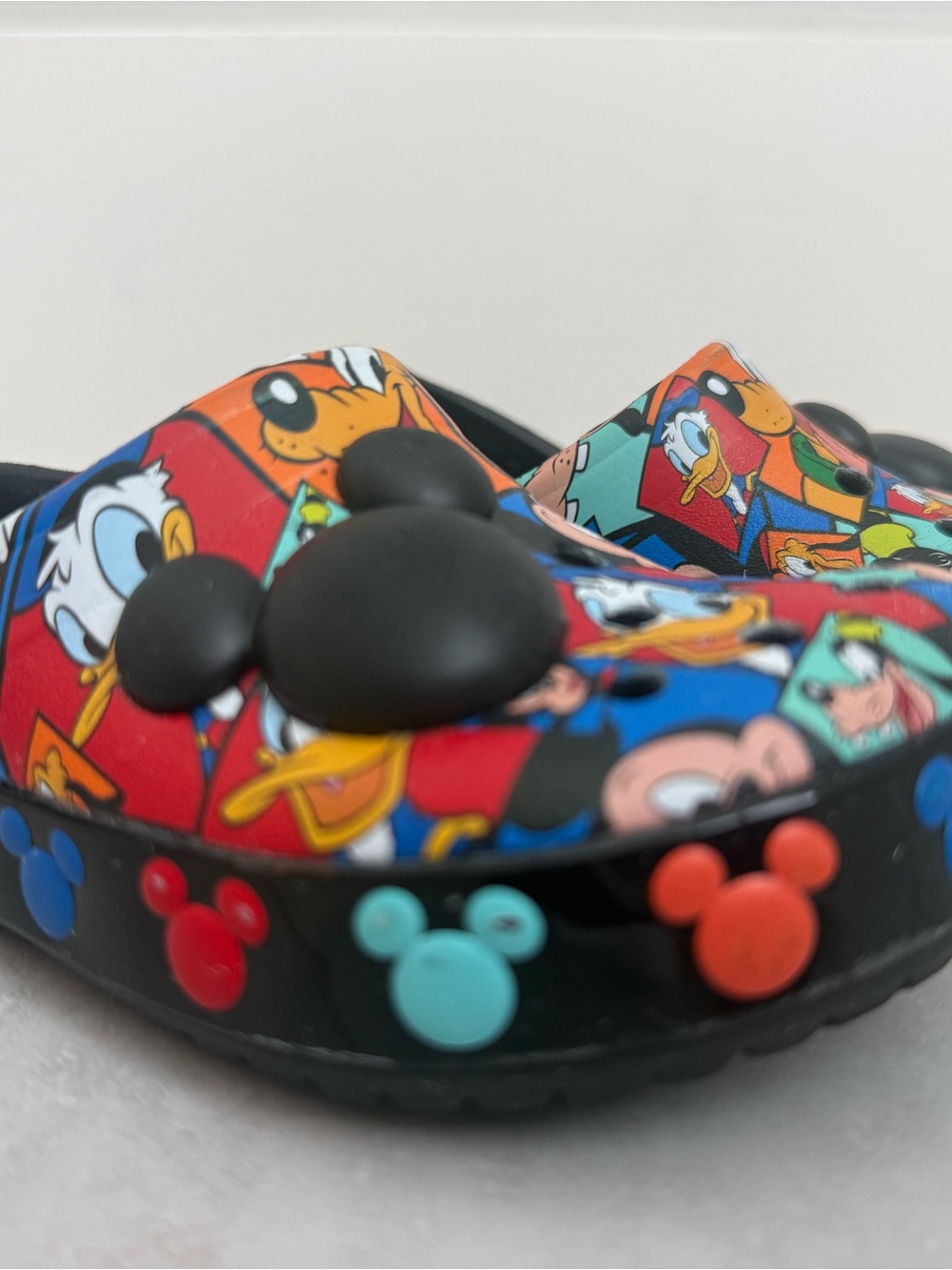 Disney Black Mickey & Friends Toddler Crocs size 8 - Picture 5 of 11